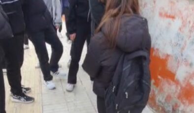 Yine akran zorbalığı! 13 yaşındaki kızı diz çöktürüp darbettiler