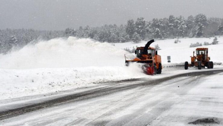 Yoğun kar ve tipi ulaşımı felç etti: Şehirler arası yollar bir bir kapanıyor!