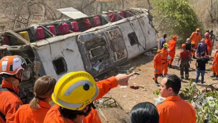 Yolcu otobüsü devrildi! 16 kişi öldü, 44 kişi yaralandı