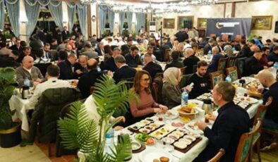 17 yıldır aralıksız sürüyor! Medya dünyası sahurda buluştu