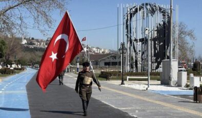 8 yıldır İstanbul’dan Çanakkale’ye yürüyor! Vatandaşların ilgisiyle karşılaştı