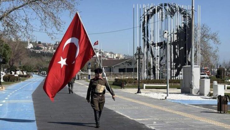 8 yıldır İstanbul’dan Çanakkale’ye yürüyor! Vatandaşların ilgisiyle karşılaştı