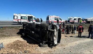 Afyonkarahisar’da tır ile minibüs çarpıştı: 11 yaralı