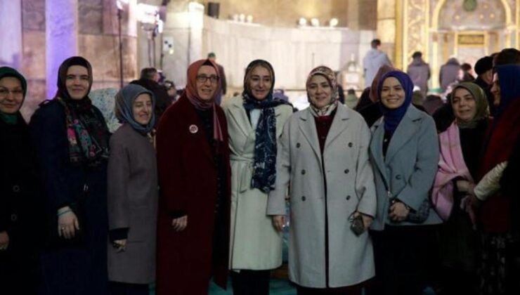 AK Parti Kadın Kolları’nın 300 bini aşkın hatminin duası Ayasofya’da yapıldı