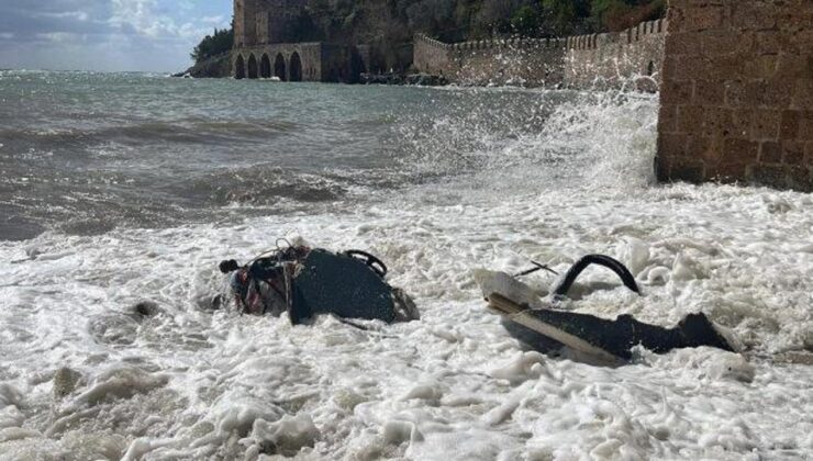 Antalya’da balıkçı teknesi alabora oldu: 2 kişi yüzerek kurtuldu