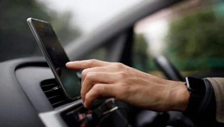 Araç içinde ‘telefon tutucu ve koku’ yasaklandı mı? Resmi açıklama geldi!