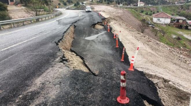 Aydın’da toprak kayması; kara yolu ikinci kez çöktü