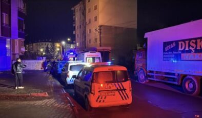 Babası ve ağabeyini silahla öldürüp, babaannesini yaraladı