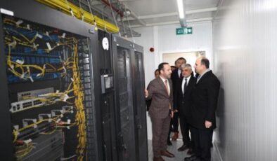 Başkan Altay, KOSKİ Mobil Veri Merkezini inceledi