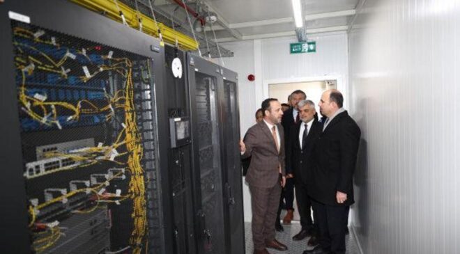 Başkan Altay, KOSKİ Mobil Veri Merkezini inceledi