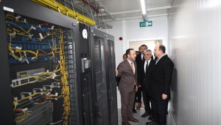 Başkan Altay, KOSKİ Mobil Veri Merkezini inceledi