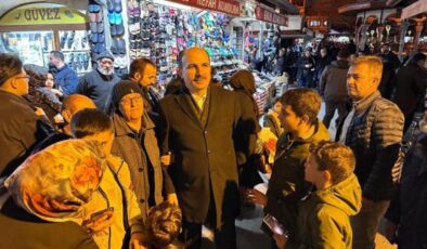 Başkan Altay Ramazanın son teravih namazı sonrası esnafla ve vatandaşla buluştu