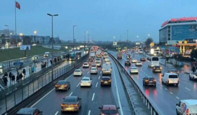 Bayram sonrası İstanbul’da trafik kilitlendi