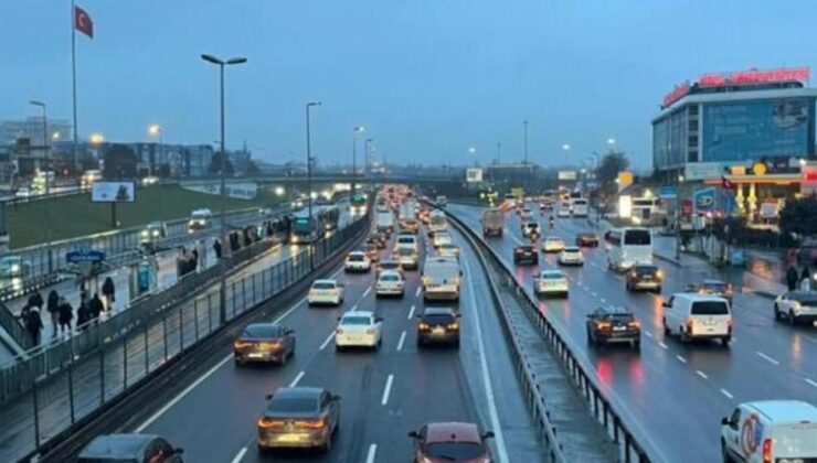 Bayram sonrası İstanbul’da trafik kilitlendi