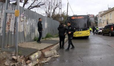 Beykoz’da İETT otobüsü aydınlatma direğine çarptı: 4 yaralı!