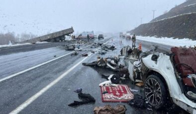 Bitlis-Van yolunda katliam gibi kaza: Ölü ve yaralılar var