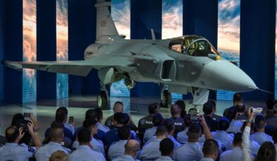 Brezilya’da üretilen ilk süpersonik savaş uçağı tanıtıldı