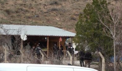 Camı kırılarak girilen evde ölü bulundu