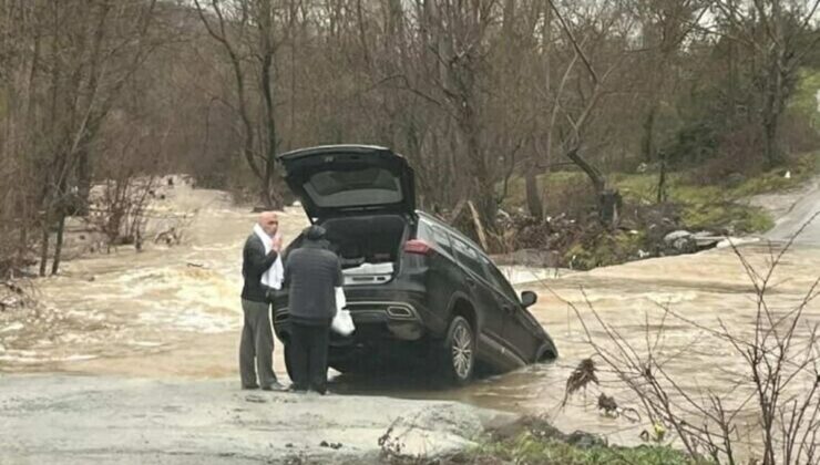 Çanakkale’de sağanak etkili oldu; 1 köy yolu kapandı, 1 otomobil suya kapıldı