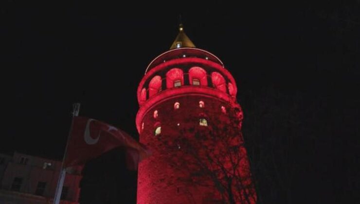 Galata Kulesi’nde anlamlı anlar: Kırmızı ışıkla aydınlatıldı!