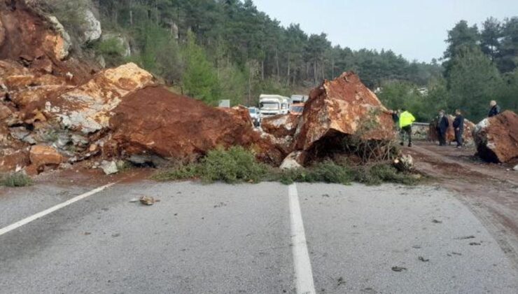 Heyelan nedeniyle kapanmıştı: 2 ili birbirine bağlayan kara yolu açıldı!