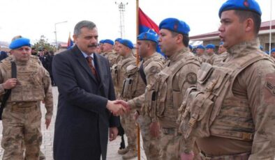 İçişleri Bakanı Çiftçi, Gürpınar’daki Jandarma Komando Tabur Komutanlığı’nı ziyaret etti