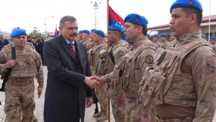 İçişleri Bakanı Çiftçi, Gürpınar’daki Jandarma Komando Tabur Komutanlığı’nı ziyaret etti