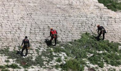 İHH’dan Halep Kalesi’nde temizlik ve düzenleme çalışması