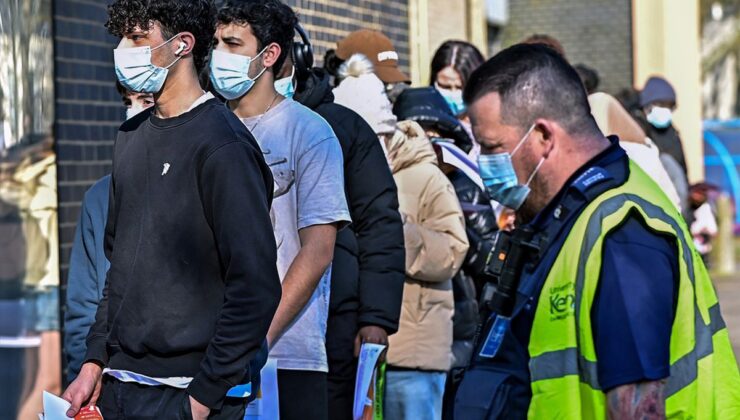 İngiltere’de korkutan salgın! Uzmanlar "süper bulaşma" diyerek uyardı