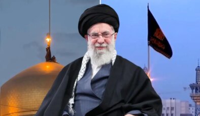 İran’da Hamaney’in ölümü sonrası İmam Rıza Türbesi’ne "siyah sancak" çekildi