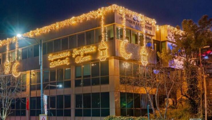 İstanbul’da bu yıl okulların sadece içi değil, dışı da Ramazan’la aydınlandı