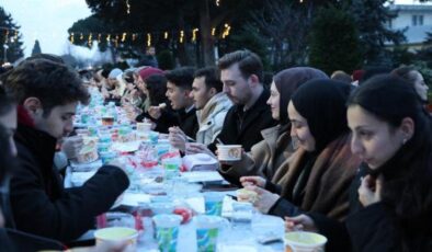 İZÜ öğrencileri kardeşlik iftarında bir araya geldi