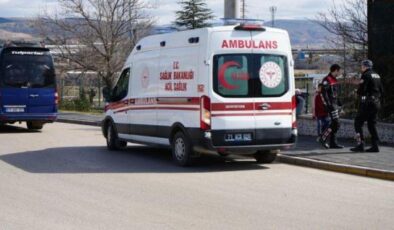 Kadın yolcu dolmuşu kan gölüne çevirdi!