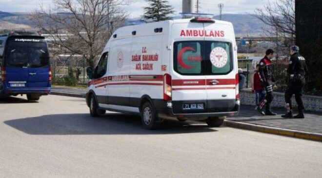 Kadın yolcu dolmuşu kan gölüne çevirdi!