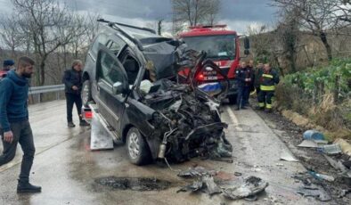 Kamyon ile kamyonet kafa kafaya çarpıştı: 2 ölü, 2 ağır yaralı