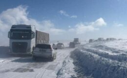 Kar ve tipi ulaşımı vurdu: Uzun araç kuyrukları oluştu