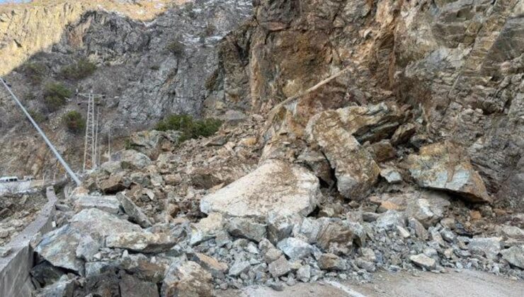 Karadeniz’de heyelan alarmı! 2 il arası yol trafiğe kapatıldı