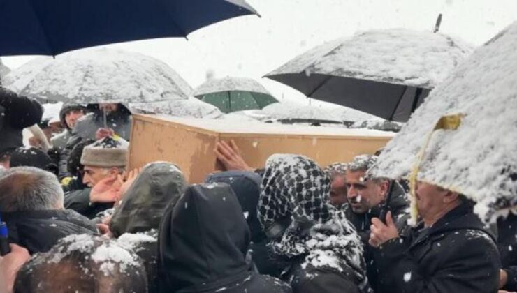 Kazada hayatını kaybeden aile yan yana defnedildi