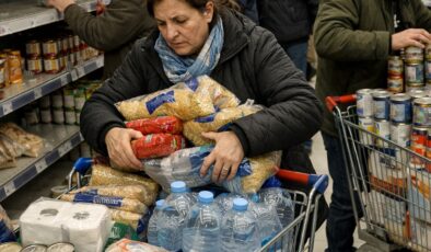 Komşuda savaş korkusu: Halk, ürün stoklamaya başladı