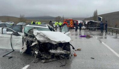 Konya’da korkunç kaza: Baba ve oğlu öldü, 4 kişi yaralandı!