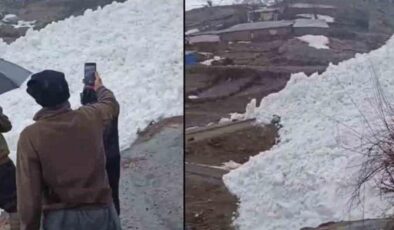 Korku dolu anlar! Çığ evleri teğet geçti: Köylüler o anları kaydetti