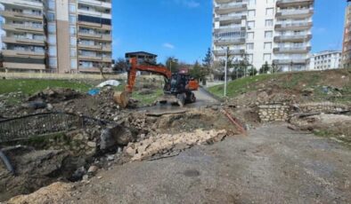 Kuvvetli yağış nedeniyle köprü çöktü