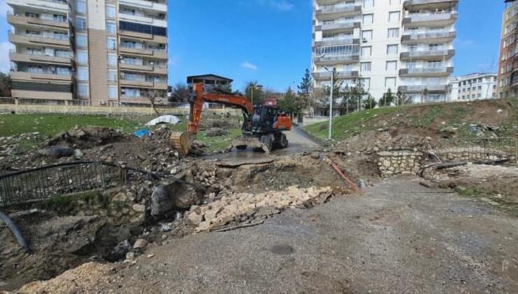 Kuvvetli yağış nedeniyle köprü çöktü