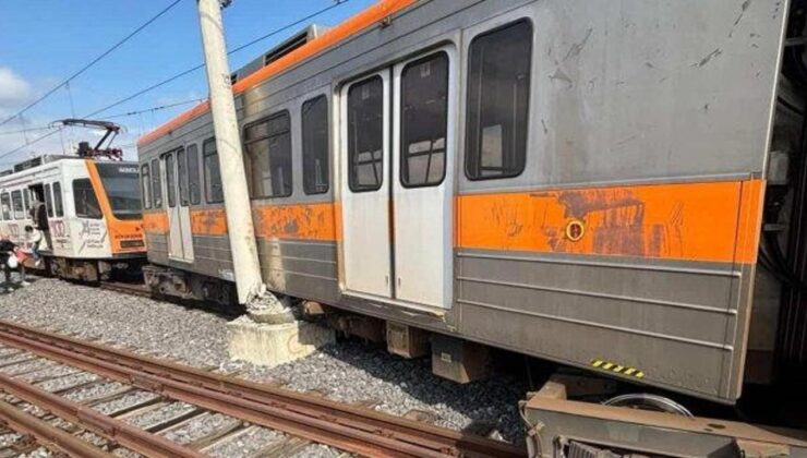 Metro raydan çıktı, direğe çarptı! Yolcular tahliye edildi