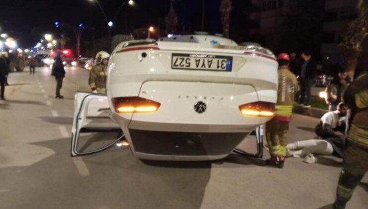 Motosiklete çarpan otomobil takla atarak ters döndü: 2 yaralı