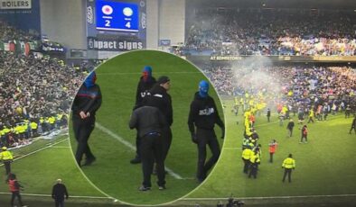 Rangers – Celtic derbisinde holiganlardan maskeli saha işgali! Korku dolu anlar…