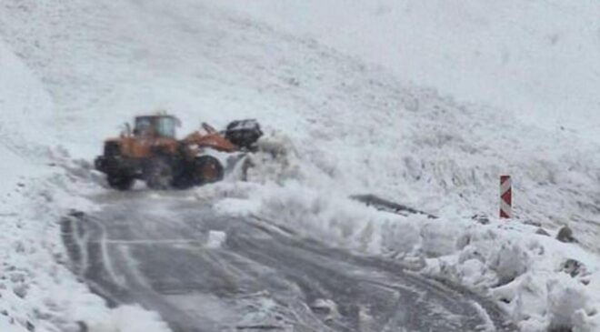Şırnak-Hakkari yolunda çığ felaketi! 40 kişi mahsur kaldı, ekipler sevk edildi