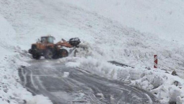Şırnak-Hakkari yolunda çığ felaketi! 40 kişi mahsur kaldı, ekipler sevk edildi