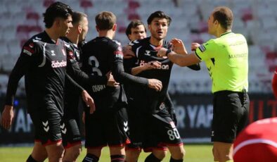 Sivasspor kendi sahasında yıkıldı