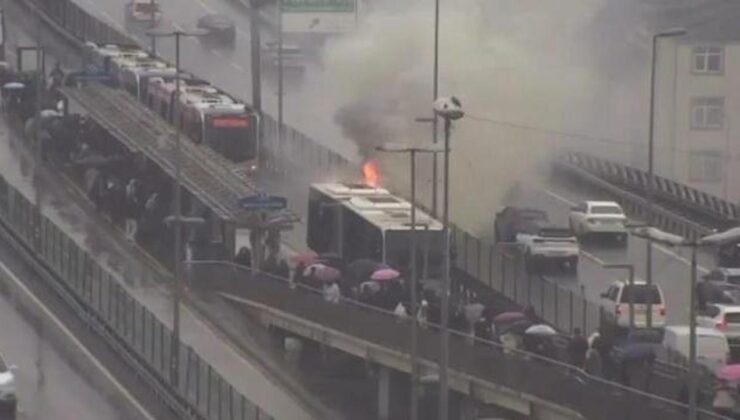 Son dakika: Metrobüs alev alev yandı! Çok sayıda ekip olay yerinde